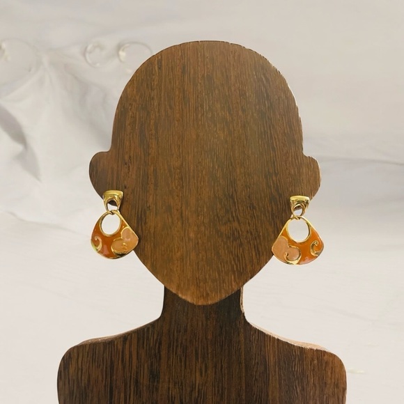 Peach/ Pink Enamel Vintage Oil
Painting Round Stud
Earrings - Picture 2 of 6